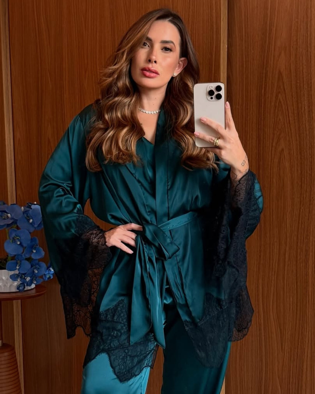 #LuxuryNightwear
#SilkNightwear
#NightwearSet
#RobeAndNightgown
#ElegantLoungewear
#nightwear
#sleepwear
#loungewear
#nightgown
#lingerie
#ladurrie
#ladurriemodaintima
#ladurrieéconfiavel?